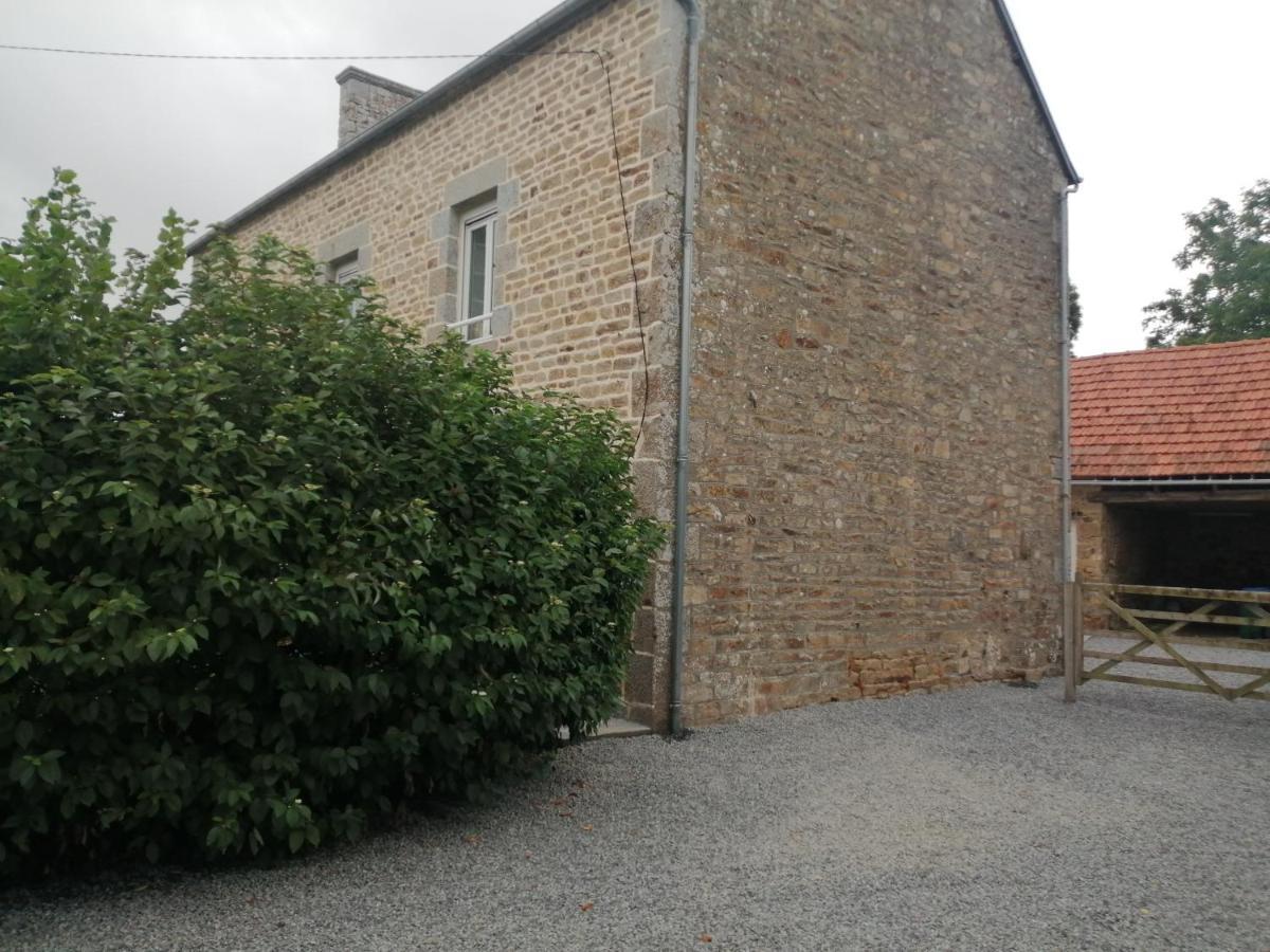 Maison Jullouville Au Calme Esterno foto